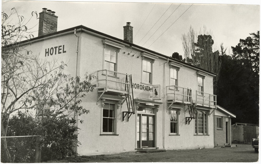 Hororāta Hotel, 1973