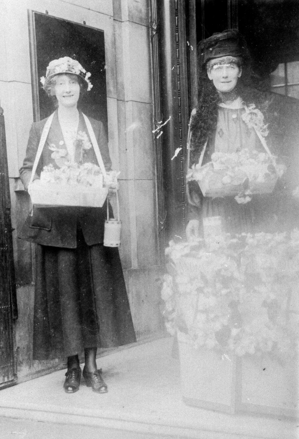 Vera Hynes and Jessie, Lady Rhodes