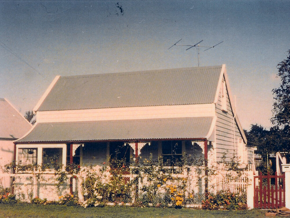 Liffey Cottage on its original site in Market Square, 1960s    