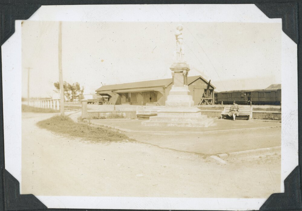 Hokitika monument