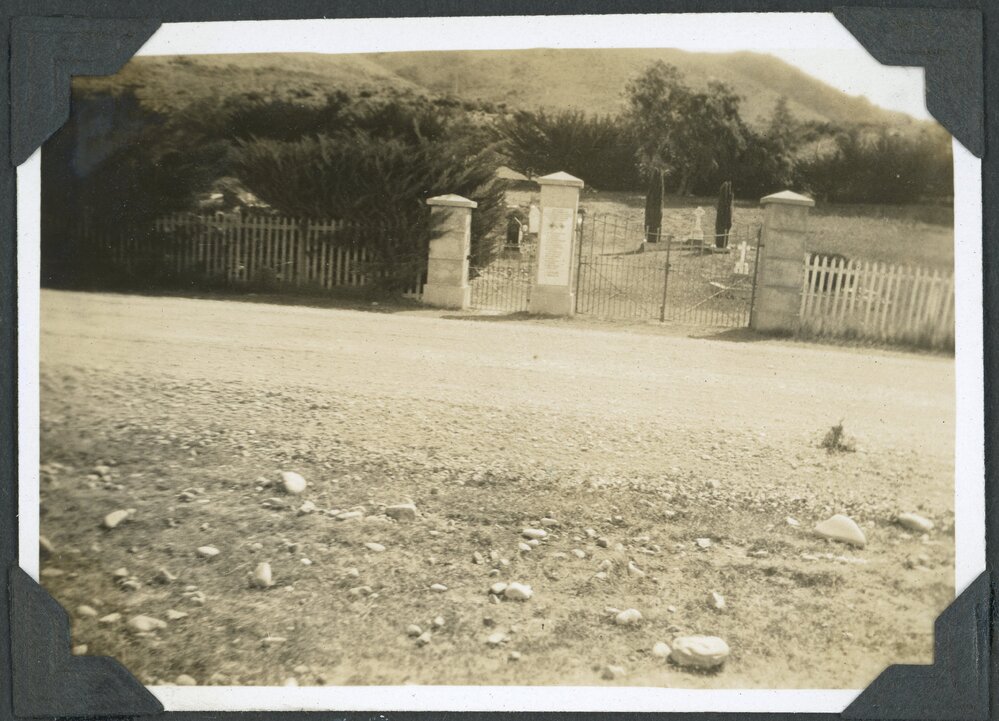 Kurow war memorial gates