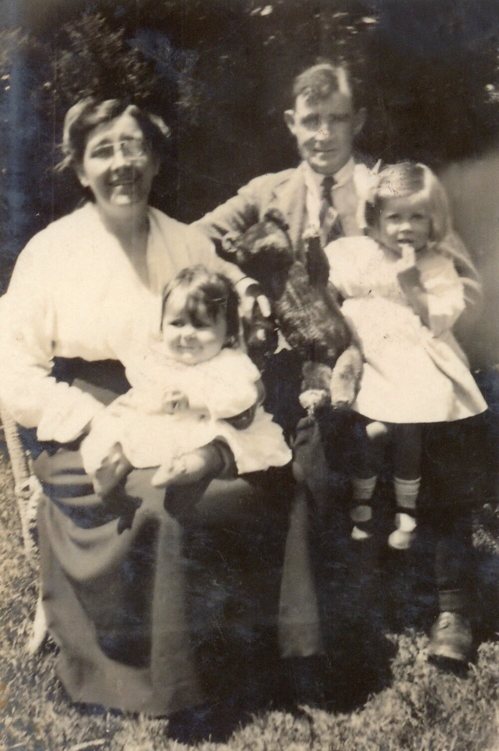 Lilian Helen Carmichael Lawrey (nee Sloane) and Frank Lawrey with their children