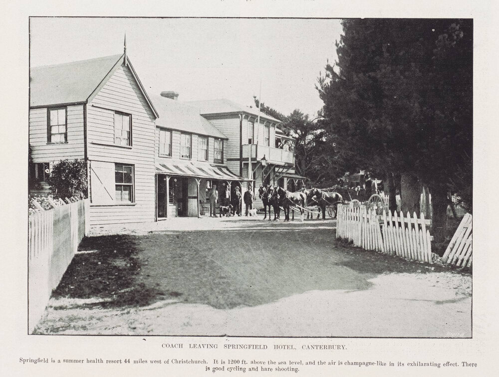 Coach leaving Springfield Hotel