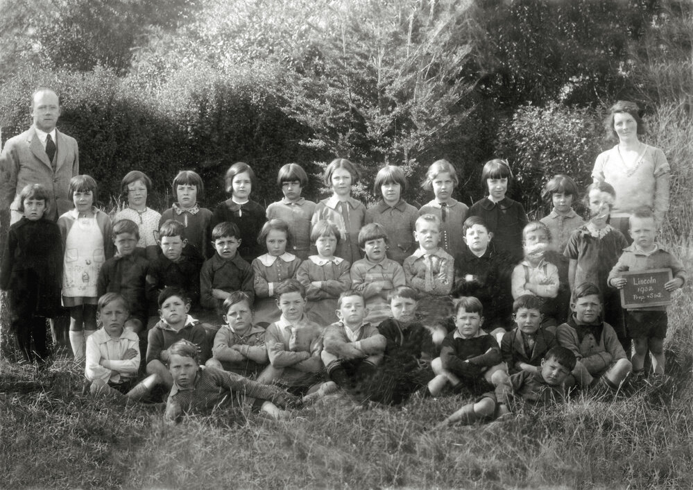 Lincoln Primary School, Standards 1 and 2,  1932