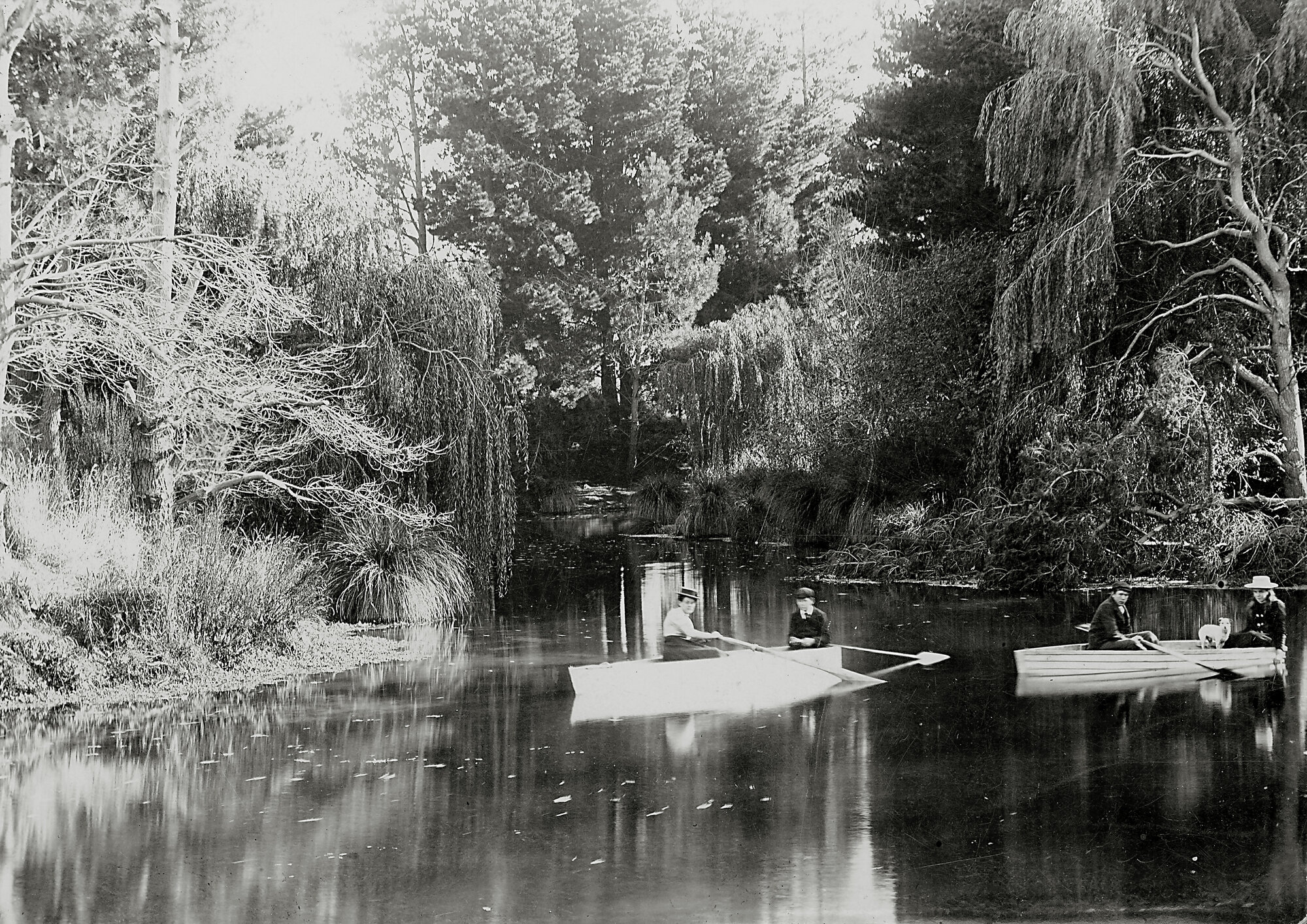 Lincoln, boating on the L1 mill pond, 1907