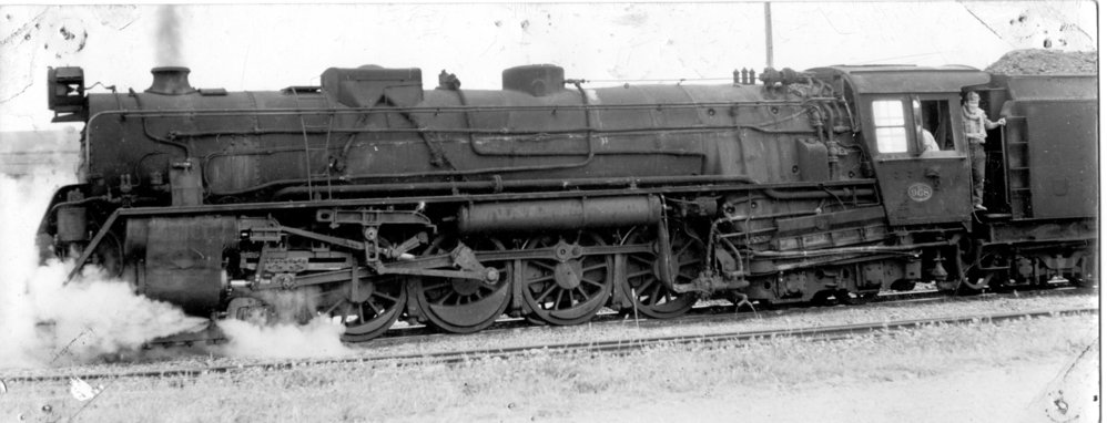 KB968 locomotive leaving Springfield station