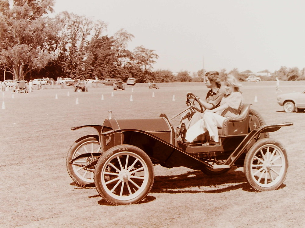 Vintage vehicle parade