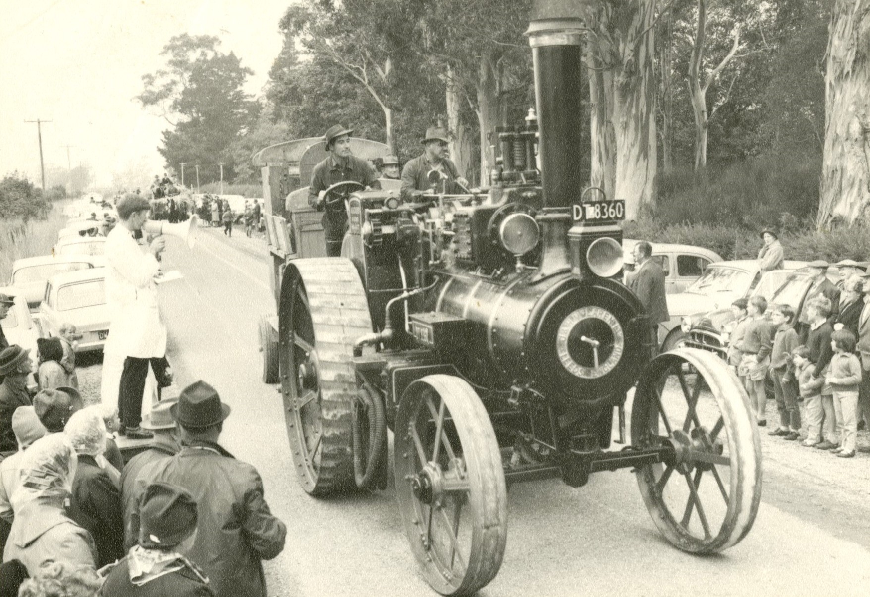 Traction engine at Courtenay School Centennial