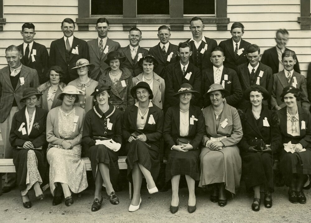 Annat School past students