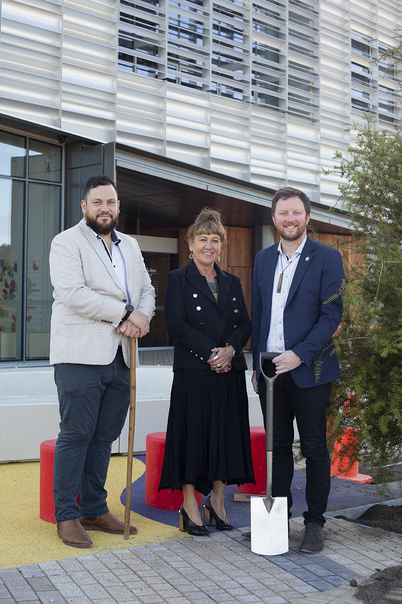  Corban Te Aika and Liz Brown from Te Taumutu Rūnanga, and Mayor Sam Broughton