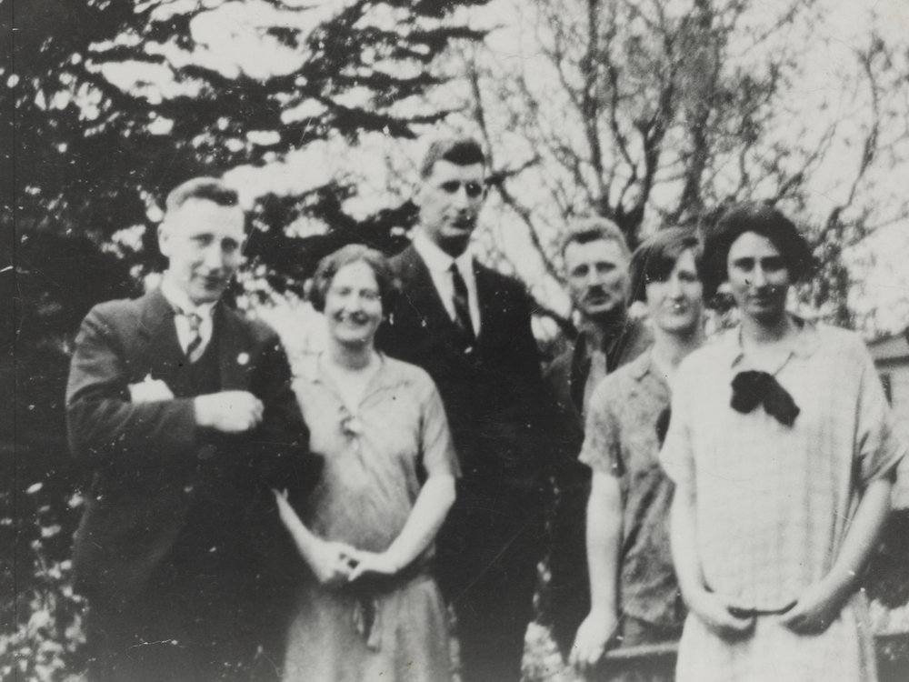 Alley family: Six of the seven siblings together in New Zealand, 1925