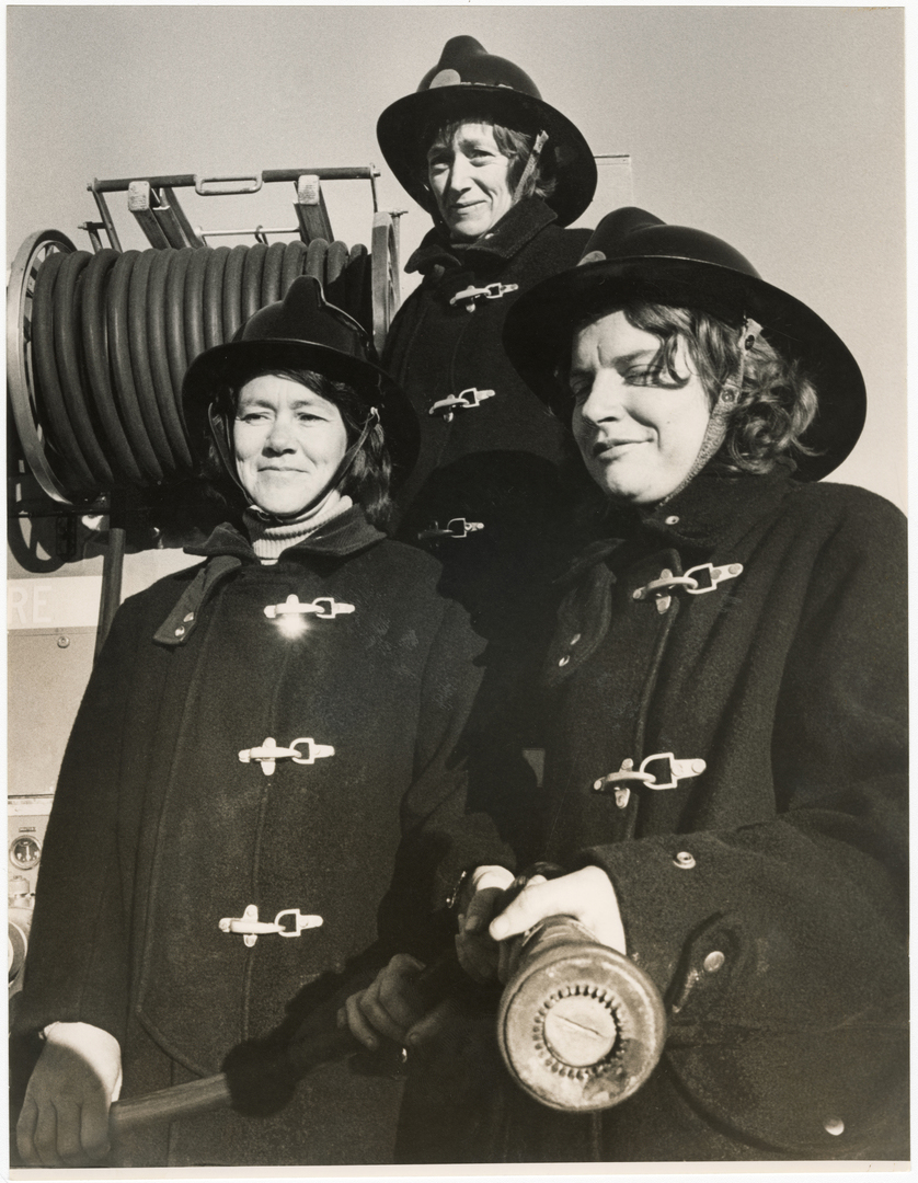 Newly-qualified volunteer firefighters, 1991