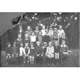 Doyleston school girls class
