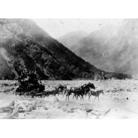Bealey coach at Arthur's Pass
