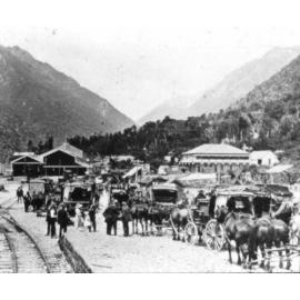 Coaches at Ōtira Hotel