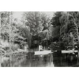 Lincoln, boating on the L1 mill pond, 1907