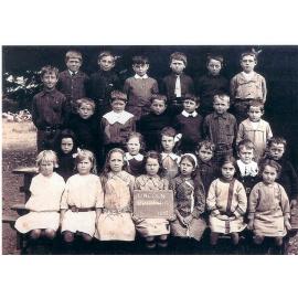 Lincoln Primary School class 1915