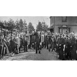Tangi of Apa Taiaroa: procession leaving the Awhitu home of Hon. Hōri Kerei Taiaroa