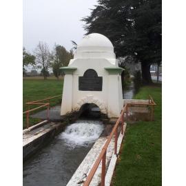 Monument to Colonel James de Renzie Brett