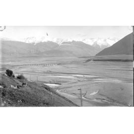 Waimakariri railway bridge towards Cora Lynn 
