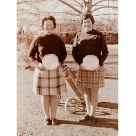 Women with golf trophy