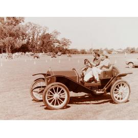 Vintage vehicle parade