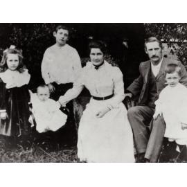 Clara and Frederick Alley with the first four of their seven children 