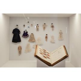 Cassell's Household Guide Vol 1 and set of 'Old Mother Hubbard' Dolls