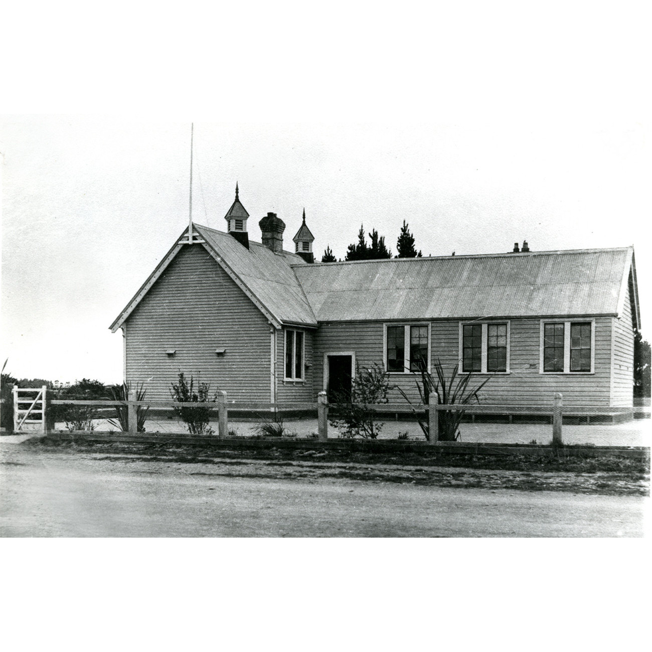 Dunsandel School using the First Dunsandel Hall/Library