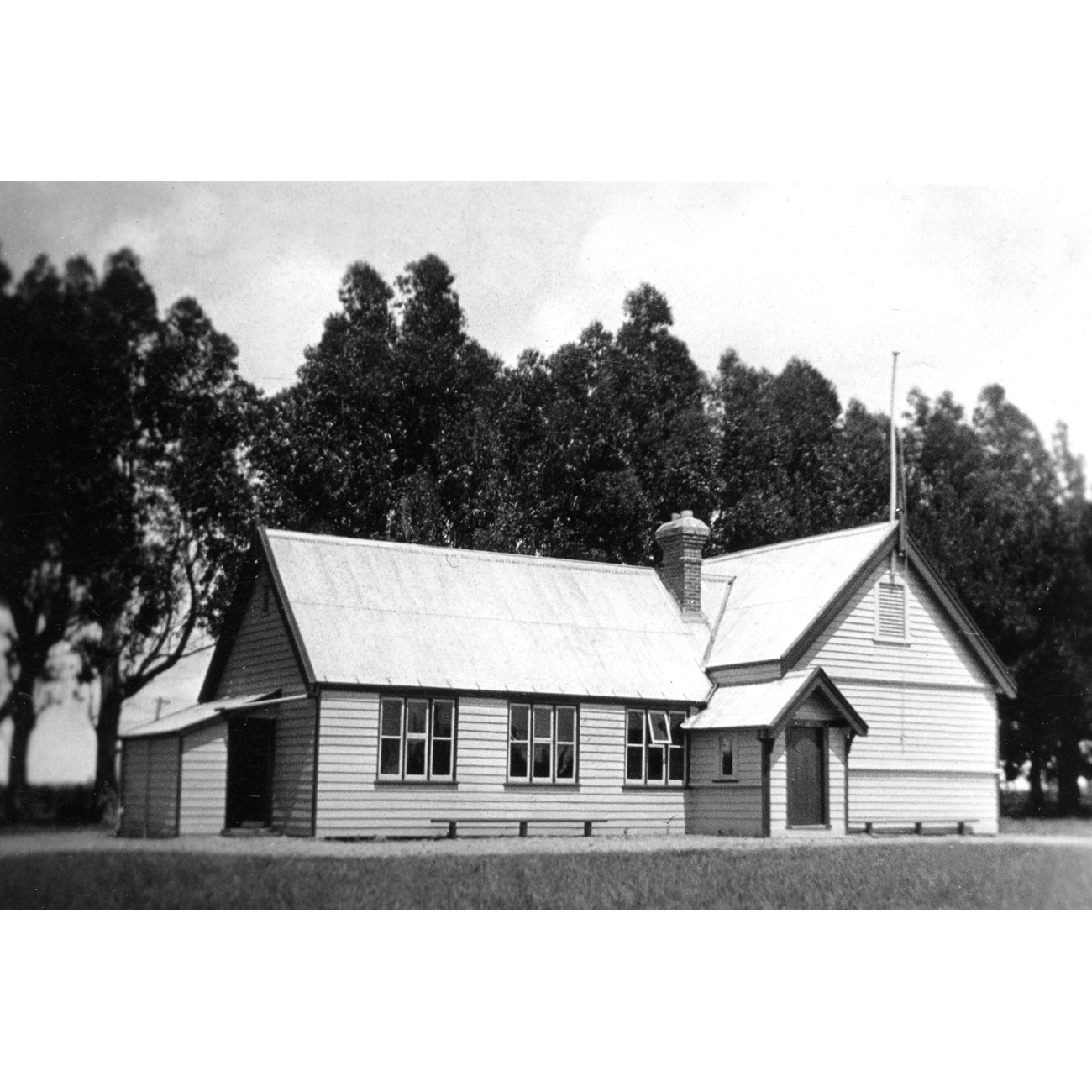 (Upper) Selwyn School's use of the First Dunsandel Hall/Library 