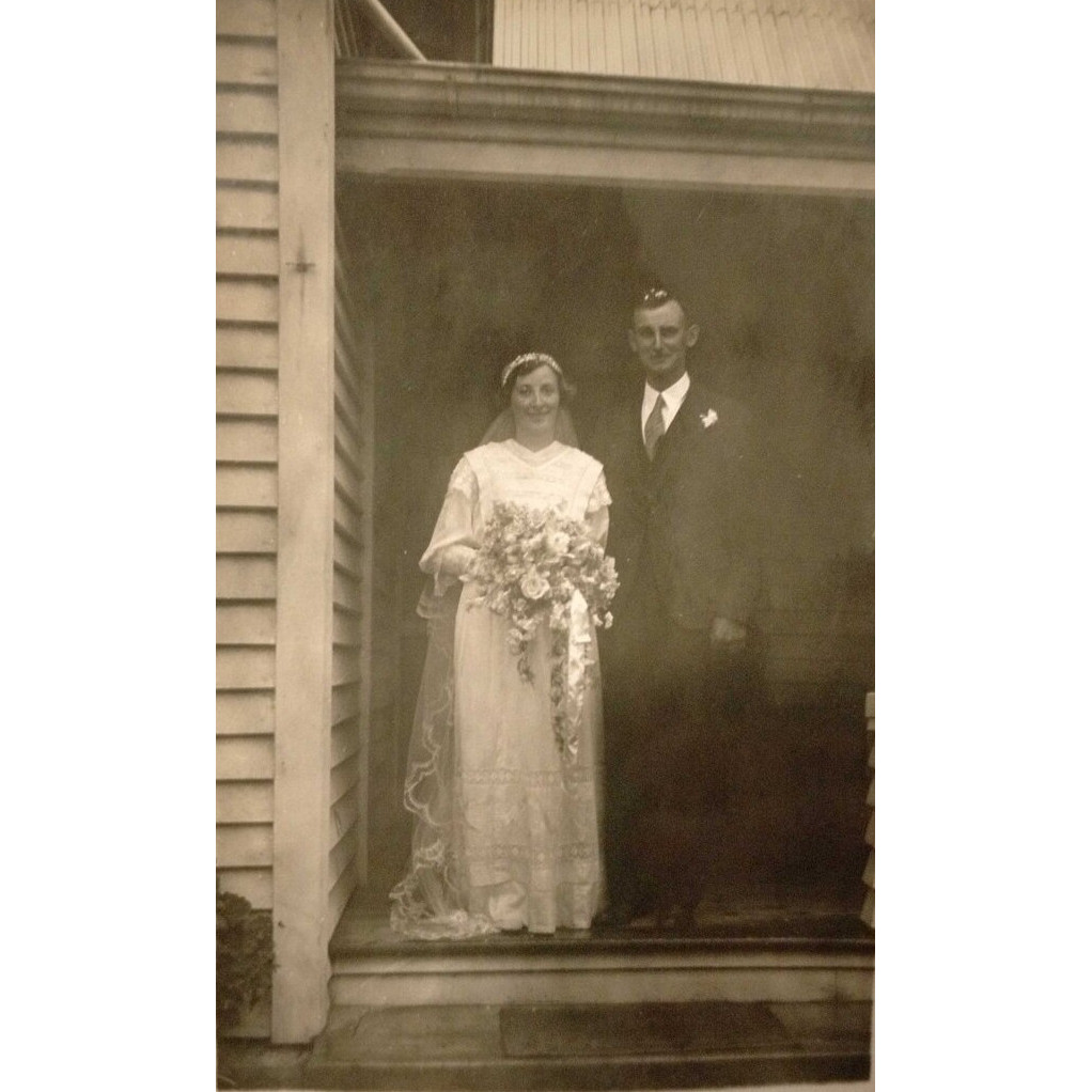 Jean Foster McLachlan and Tom Pearson (Jnr) on their wedding day, 7 November 1936