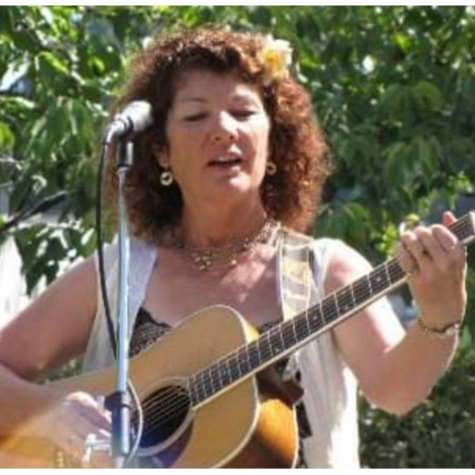 Liz Nichol
