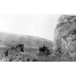 Cobb and Co coach at Parapet Rock on West Coast Road