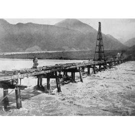 The traffic bridge over the Waimakariri at Mount White