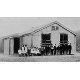 The movable school at Staircase Gully, 1904