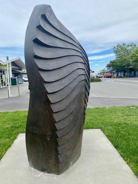 Llew Summers, Ariel, 2010. Bronze. Collection of Tai Tapu Sculpture Garden.