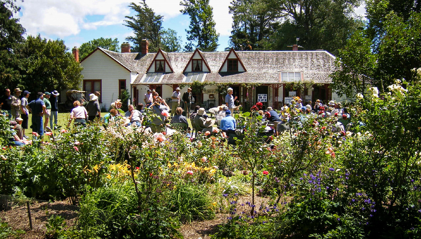 Visitors being entertained at Terrace Station 
heritage homestead. 
Source: Terrace Station.