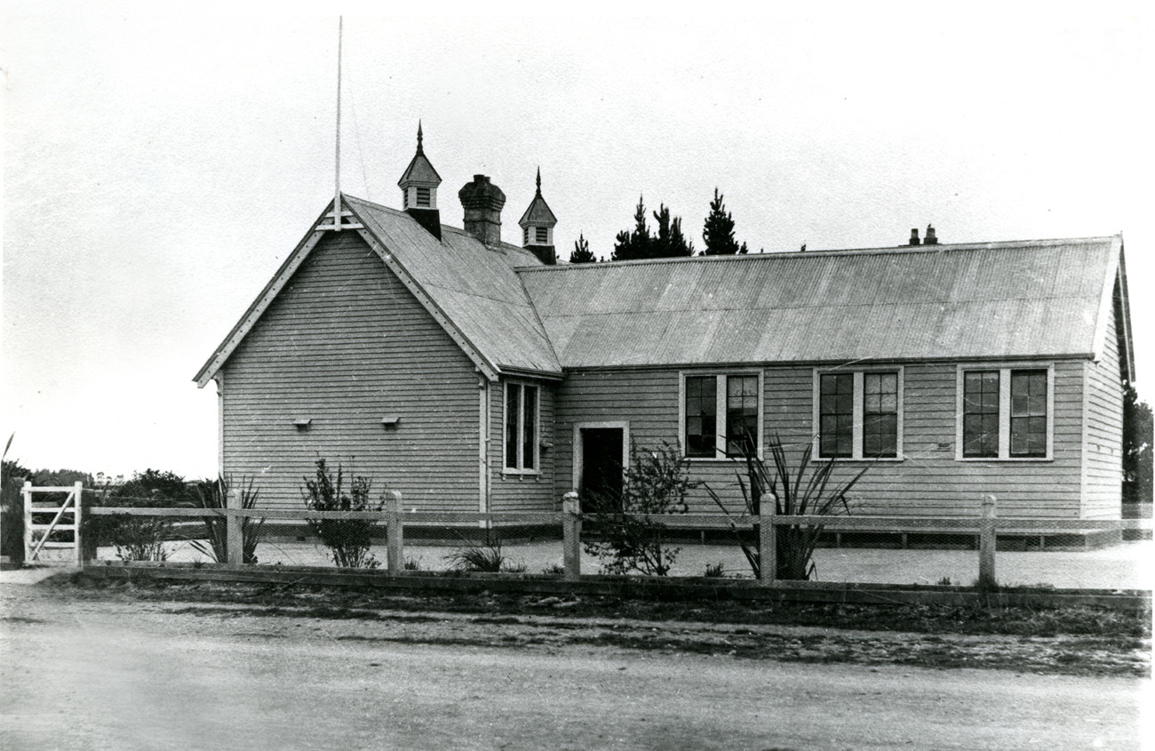 early 1900s First Dunsandel school fronting onto Leeston-Dunsandel road 
Photo Mr Smith 
Courtesy of  Miss M. Wraight