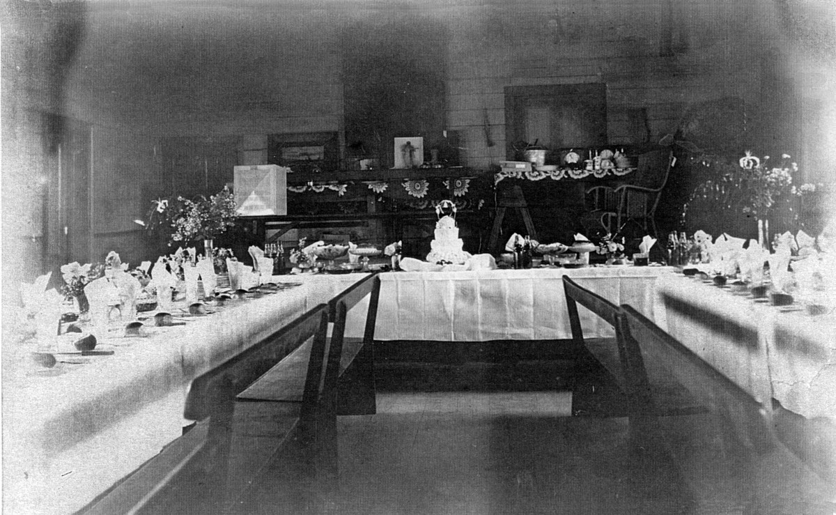 Wedding meal of Miss McKenzie and Bill Chappell in the first  
Dunsandel Hall in April 1922.