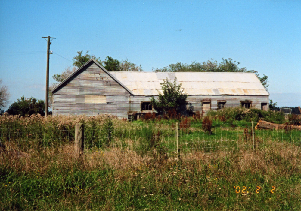 The Heslerton woolshed, site of the first South Rakaia Road Board meeting in 1864. Photographed c.2002, by Murrray Marshall.
Ellesmere Historical Society.