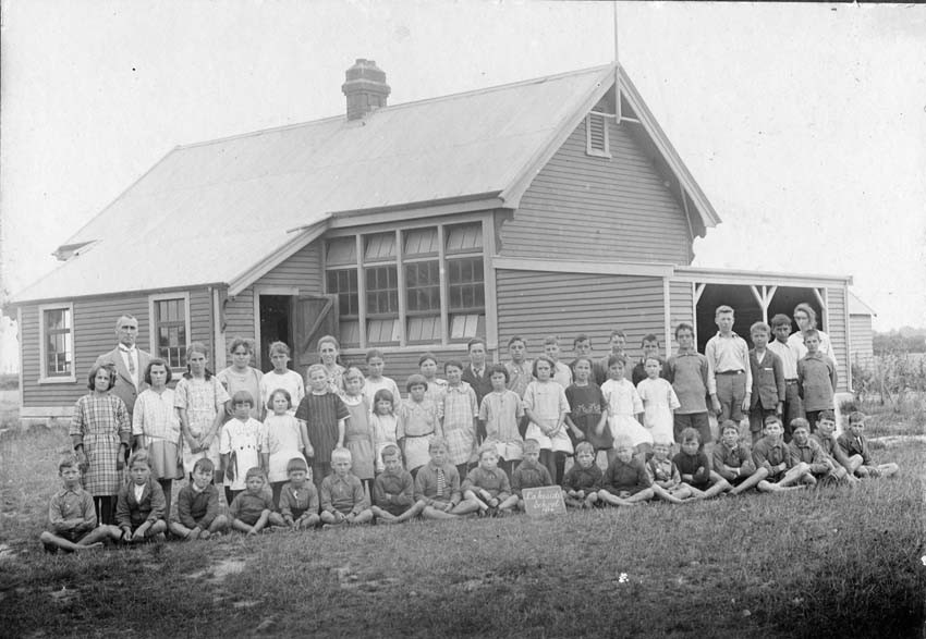 Lakeside School 
Photographer J H Tarrant Worcester St ChCh.
Courtesy of Kathlene McMahon
EHS-2556